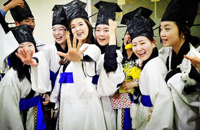 去韩国留学，语学院和专业课要在一个学校吗？